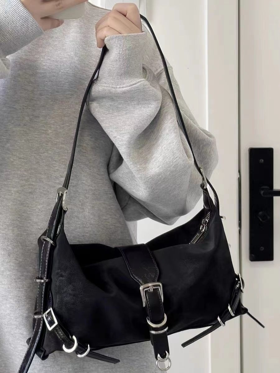 designer New Fashion Trend Unique Niche Underarm Bag Casual Simple Women's Phone Small Crossbody Shoulder Bag