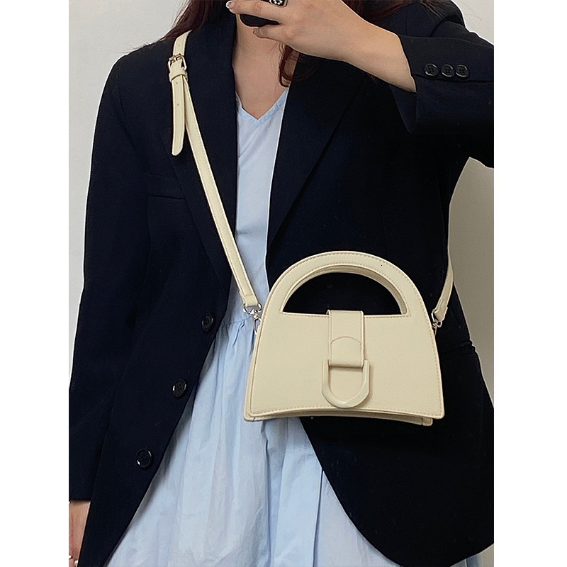 designer Niche Design New Women's Bag Curved High-Quality Texture Handbag Fashion Versatile Shoulder Crossbody Small Round Bag Trendy