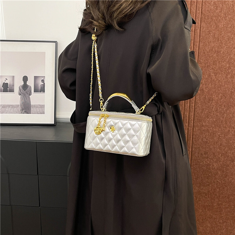 High-end Large Capacity Handbag Niche Luxury Designer Bag Commuter Versatile Makeup Bag Fashion Cross-border Women's Trendy Shoulder Free Shippin