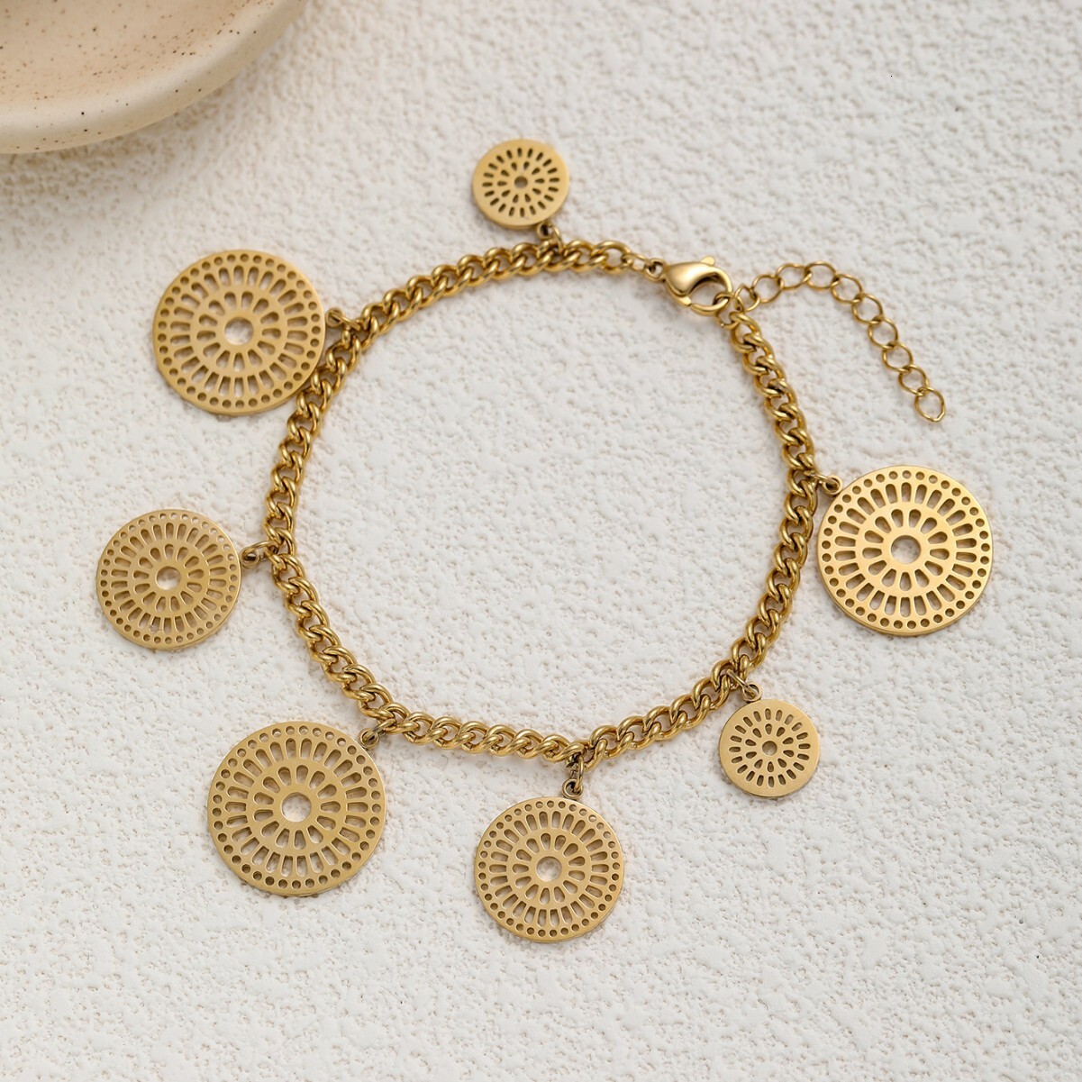 Designer Jewelry Hollow Pendant Clavicle Necklace for Women