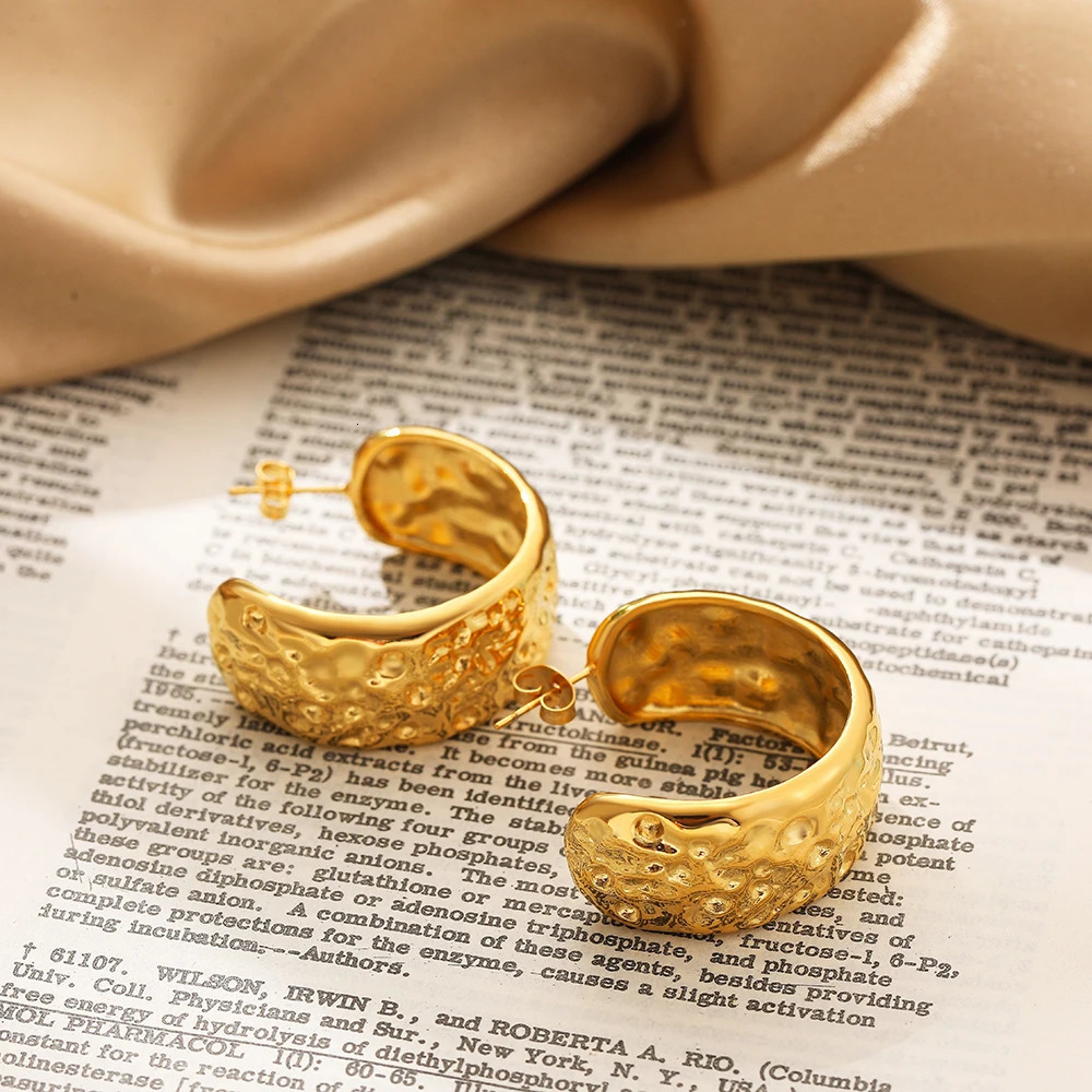 Vintage Gold Plated Hammered Hoop Earrings for Women Statement Wide C Shape Circle Earring Stainless Steel Punk Jewelry Gift 250526