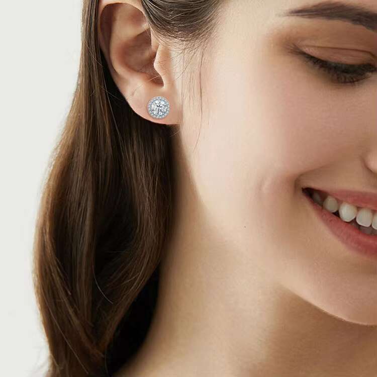 Popular 925 Sterling Silver 1ct Moissanite Diamond Classic Four Claw Threaded Male and Female Stud Earrings