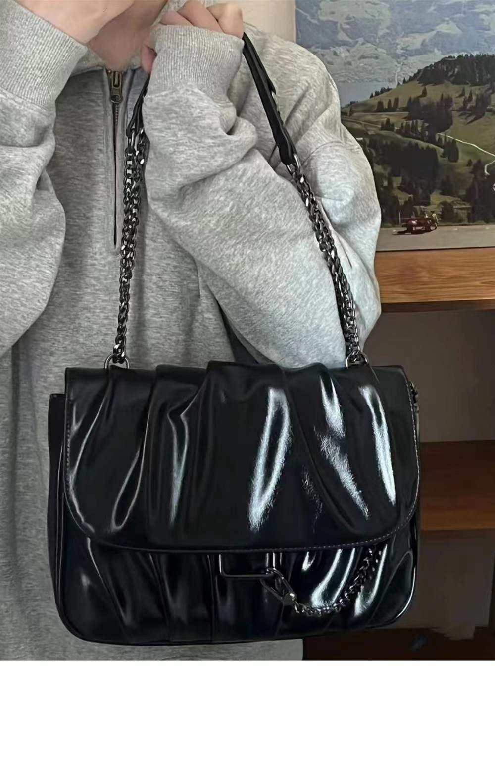 designer 2025 Niche New Fashion Casual French Style Bag Pleated Messenger Bag Shoulder Crossbody Bag Underarm Bag