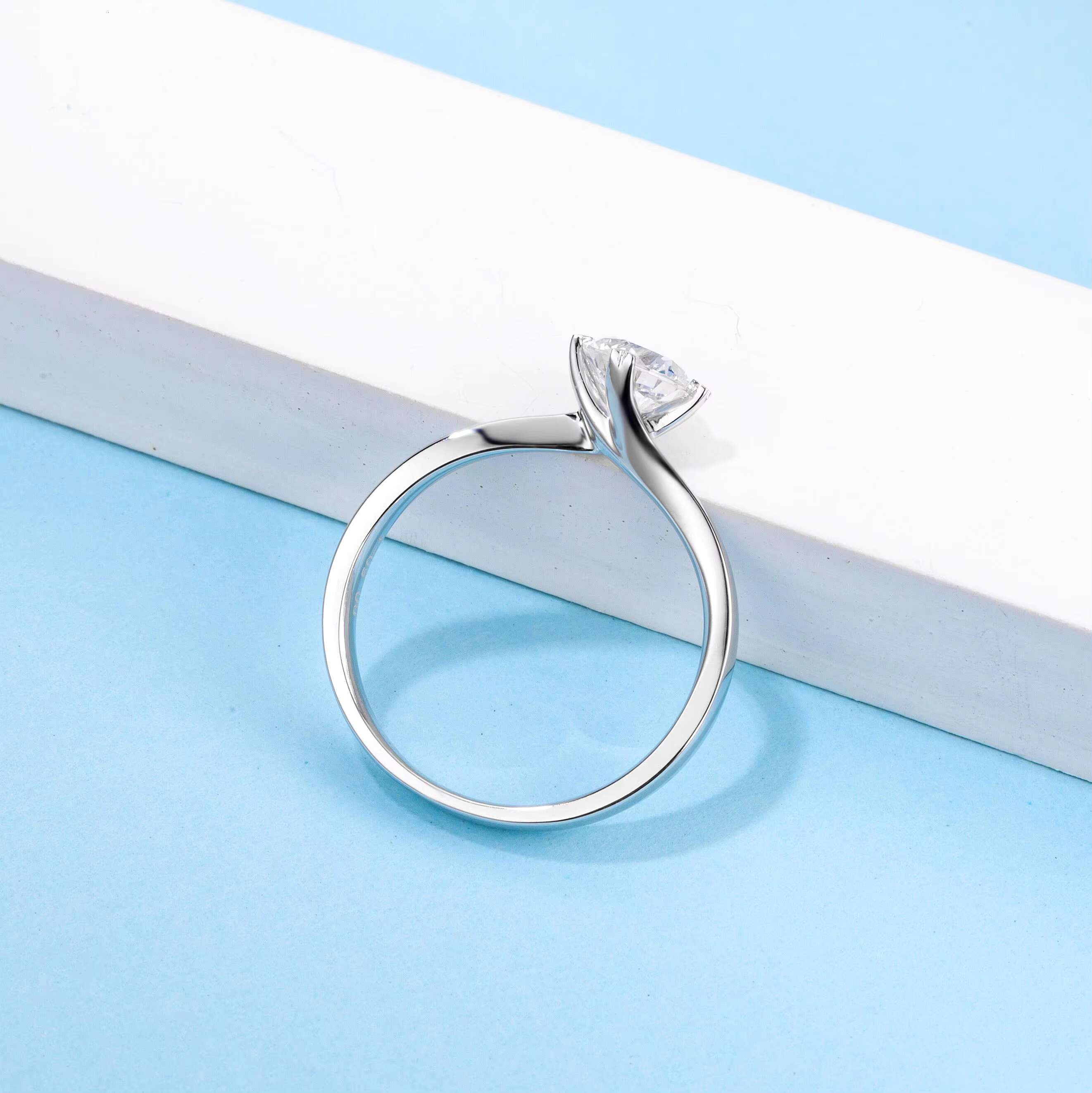 Ready to Ship Hot Sale 925 Sterling Silver Jewelry Moissanite Ring for Women