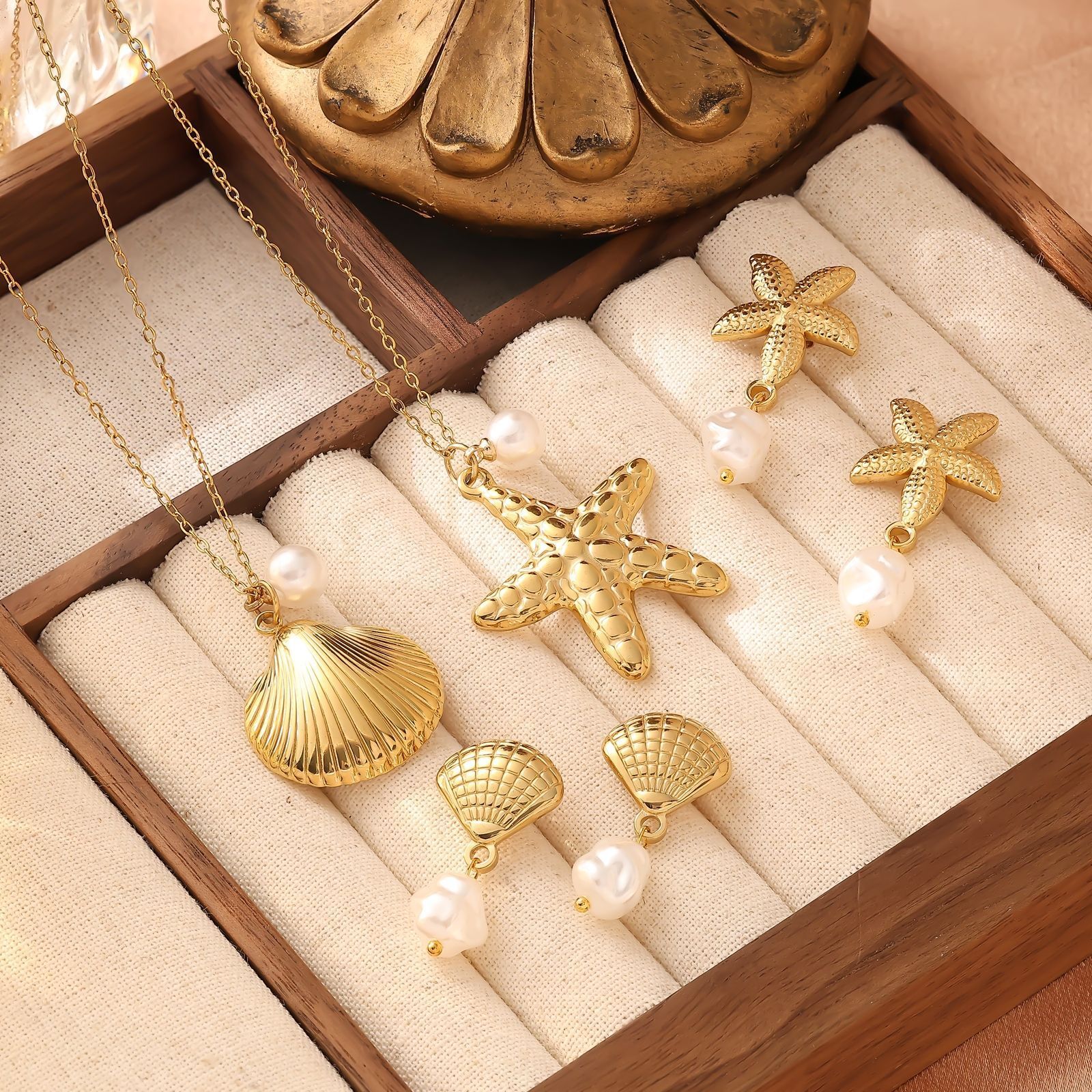 New Fashion Light Simple Commuter Inlaid Pearl Shell Shape Versatile Metal Earrings Necklace