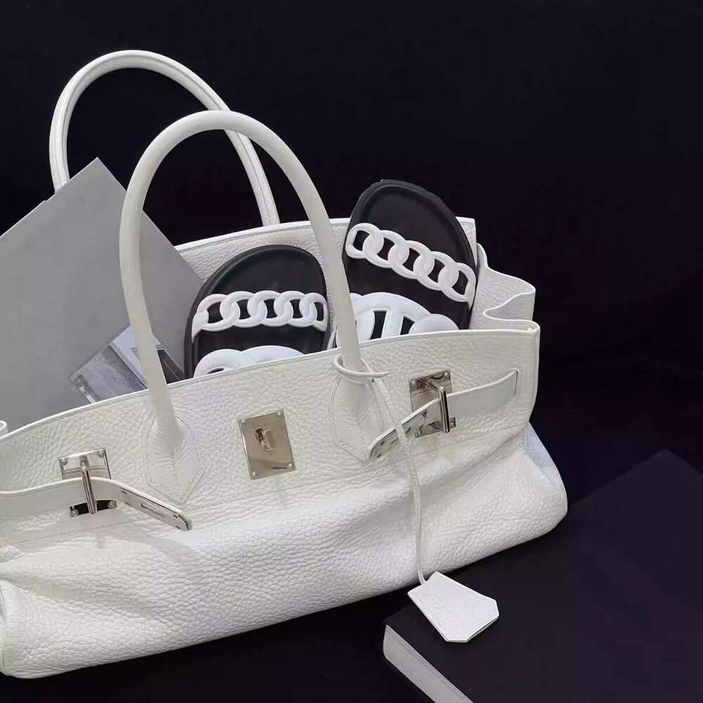 New Trendy Fashion Versatile White Litchi Grain Commuter Lock Design Single Shoulder Handbag