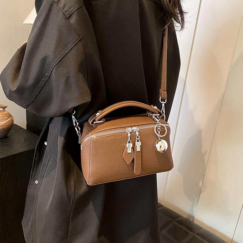 designer New Foreign Trade Women's Bag 2025 Retro Fashion Single Shoulder Bag Simple Texture Crossbody Bag Casual Handbag Small Square Bag