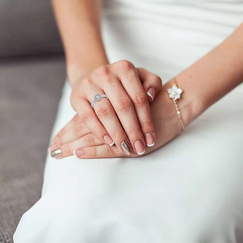 Hot Fashion S925 Sterling Silver Couple Diamond Ring Shining Custom Moissanite Zirconia for Sending Love Your Girlfriend