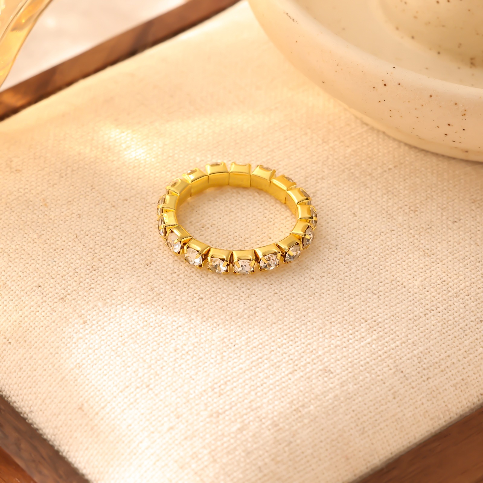 New Fashionable Diamond-Studded Metal Women, Round Ring for Stylish Outfits
