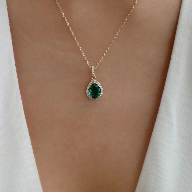 New European and American Style Vintage Collarbone Necklace with Emerald Green Drop shaped Crystal Pendant for Women