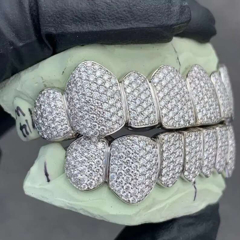 925 Sterling Silver VVS Moissanite Grillz in Diamond Tester Approved Moissanite Diamond Teth