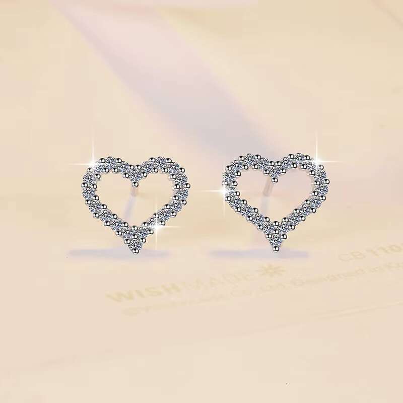 925 Sterling Silver Heart Shaped Moissanite Earrings for Women Fashion and Sweet Cross Border Jewelry
