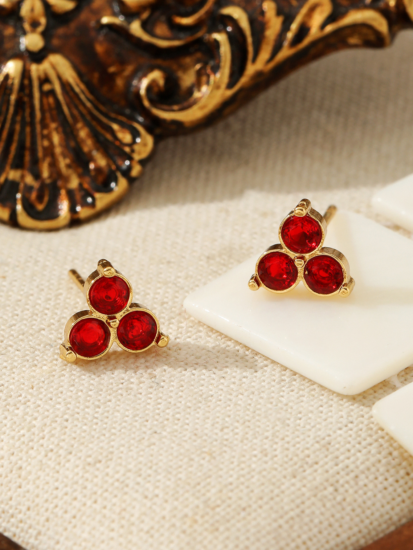 French Elegant Pearl Stud for Women, Titanium Steel, Simple and Versatile Mini Gold-Plated Non-Fading Zircon Cute Earrings