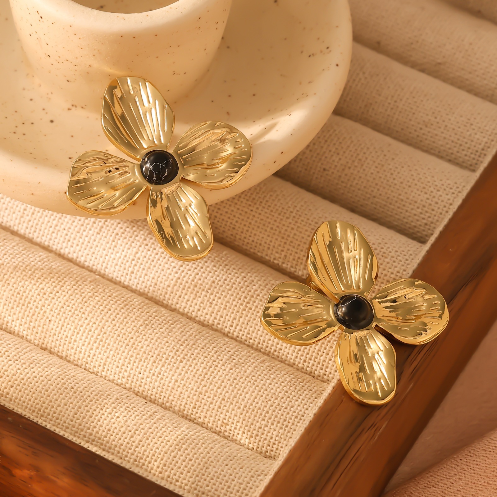 High-End Earrings Bud Jewelry Pearl French Light Exquisite Design Pendant Petal Necklace