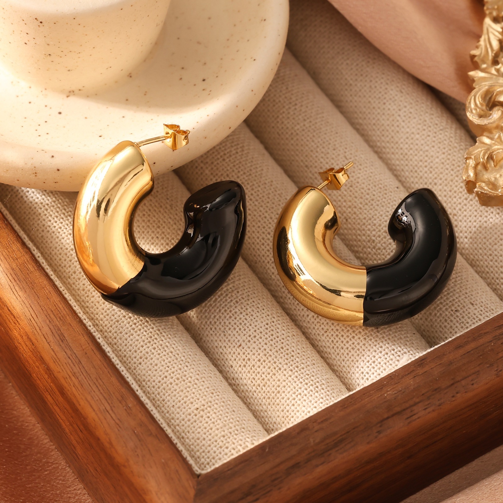 Fashion Autumn Winter Simple C-shaped High-Quality Gold Drop Oil Colorful Contrast High-End Sense Women's Versatile Earrings