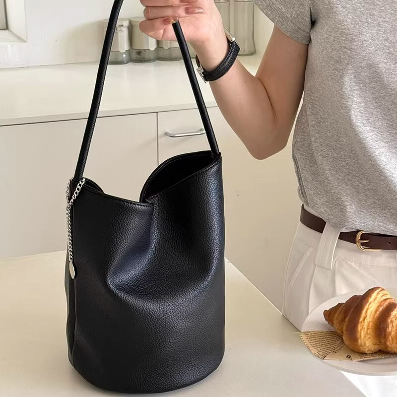 designer 2025 New Korean Niche INS Litchi Grain Soft Leather Simple Bucket Bag Fashion Versatile Shoulder Underarm Bag for Women