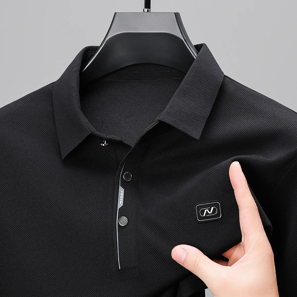 Spring and Autumn ice silk seamless long sleeved high-end mens polo shirt fashionable embossed casual T-shirt 250526