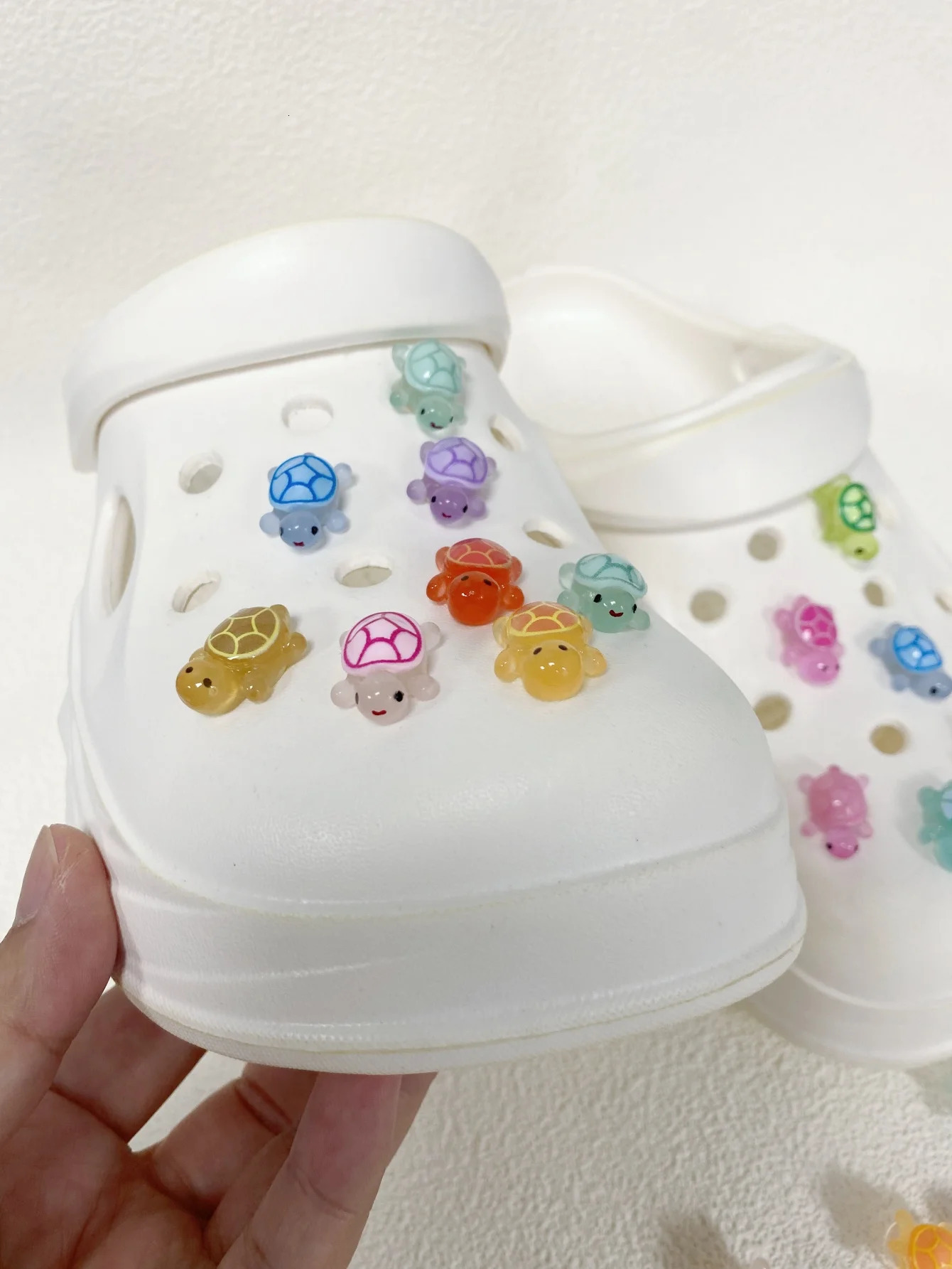 4pcs GlowInTheDark Cute 3D Turtle Detachable Shoe Charms Decorations Luminous Clips For Beach Sandals 250528