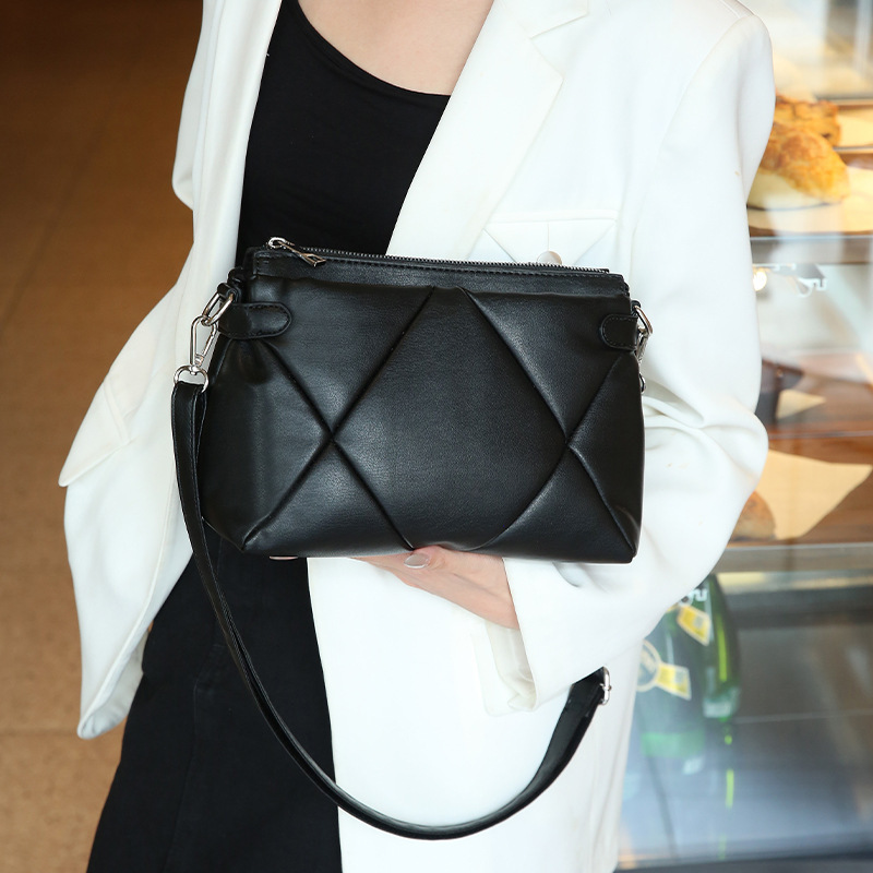 designer 2025 Autumn Winter Cross-Border European and American Fashion Women's Bag Black Quilted Small Square Bag Large Capacity Shoulder Crossbo
