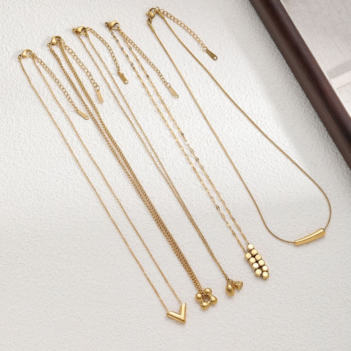 Minimalist Eggplant Geometric Pendant Necklace Round Snake Titanium Steel Clavicle Chain Non-Fading Layered Versatile Gift