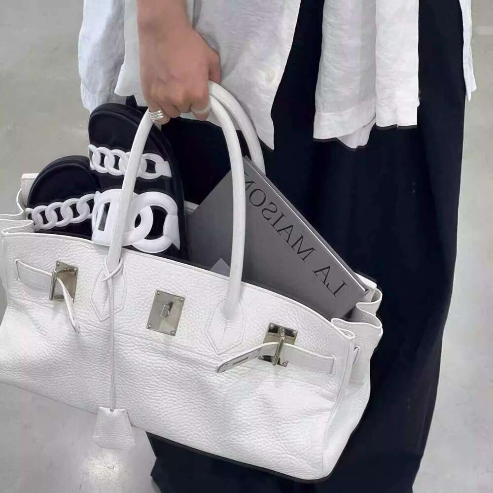 New Trendy Fashion Versatile White Litchi Grain Commuter Lock Design Single Shoulder Handbag