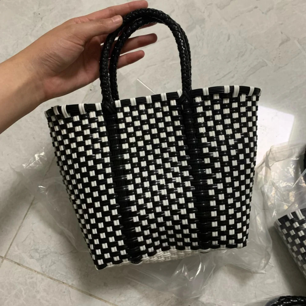 Large Capacity Tote Bag Fashion Vacation Women Bag Portable Plastic Hand-Woven Bag Summer Beach Bag 250530