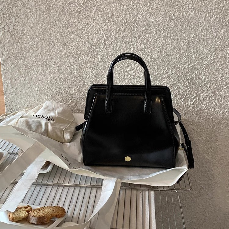 designer Korean Style Autumn Winter New Ins Women's Bag Retro Lightweight Backpack Niche Retro Black Backpack Trendy Handbag