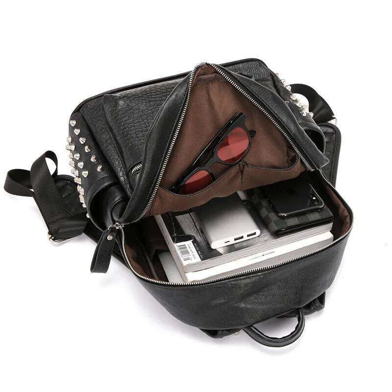 Designer Bag Fashion Rivets Men Large Capacity Crocodile Pattern Man Laptop Backpack Casual Travel Pu Leather Bagpack Black