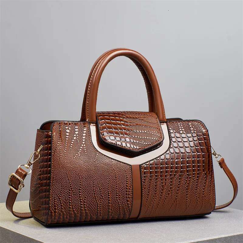 2025 Fashion New Crocodile Pattern Handbag Women'S Large Capacity Shoulder Classic Retro Crossbody Commuter Tote Bag