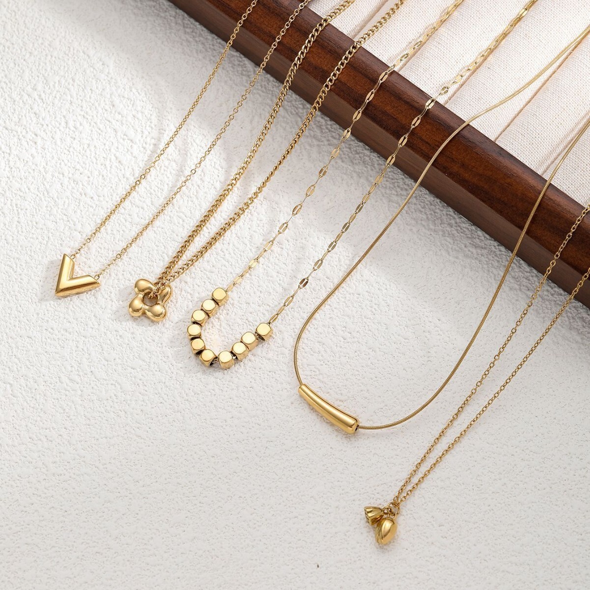 Minimalist Eggplant Geometric Pendant Necklace Round Snake Titanium Steel Clavicle Chain Non-Fading Layered Versatile Gift