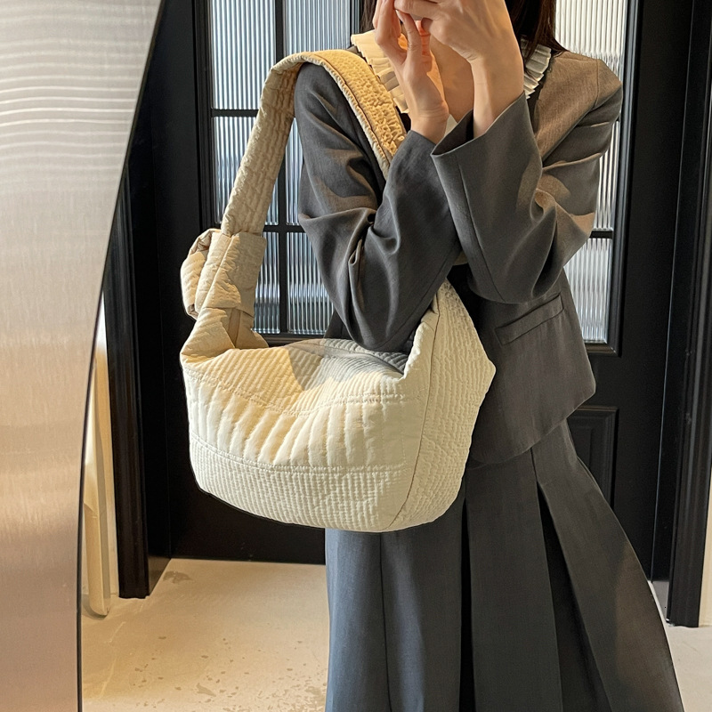 designer Korean Style Niche Pleated Handbag for Women 2025 New Versatile Fashion Single Shoulder Cloud Bag Commuter Crossbody Dumpling Bag