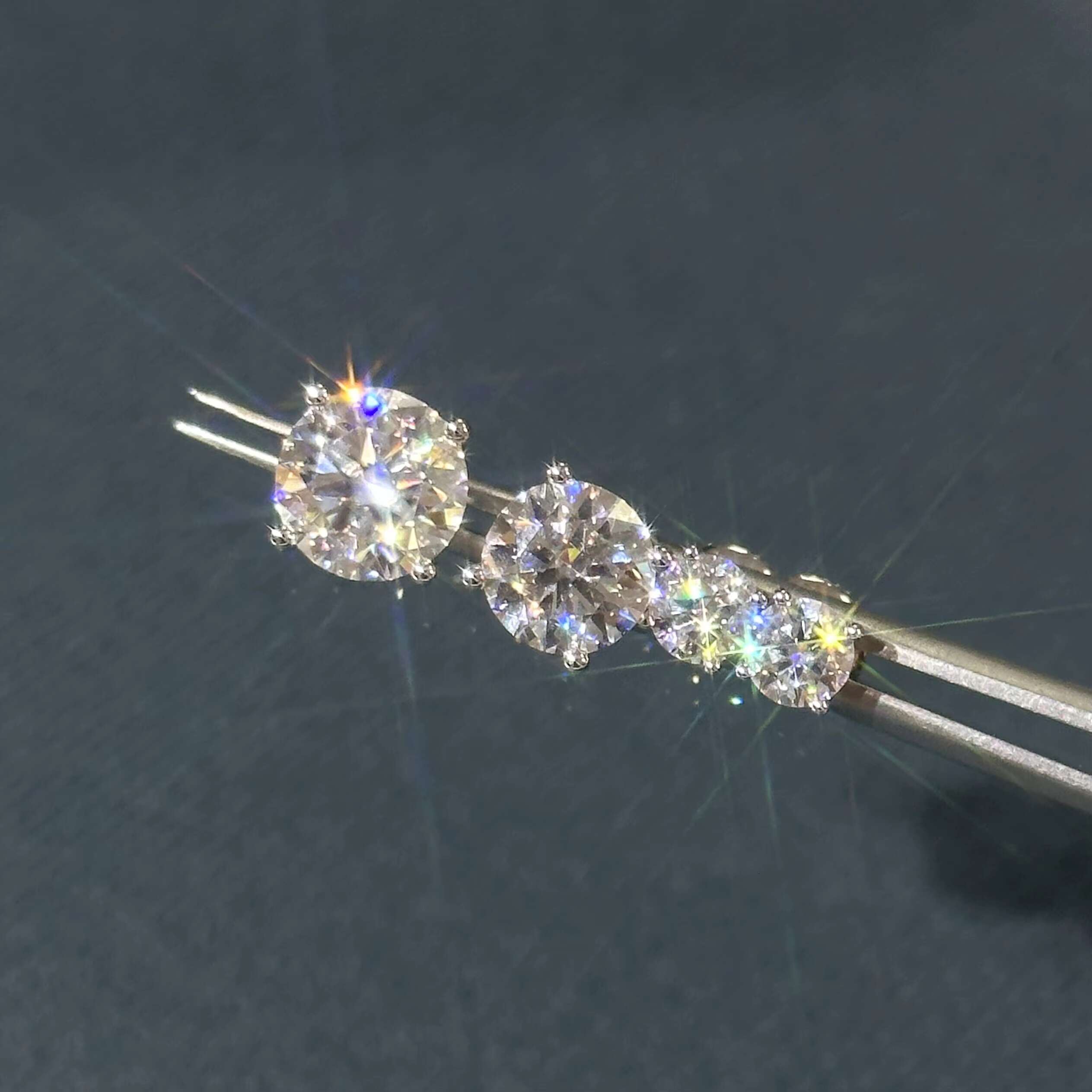 Aretes D VVS Moissanite Earrings Screw Back Round Cut 4 Prong Stud 925 Sterling Silver Hip Hop Earring for Men and Women