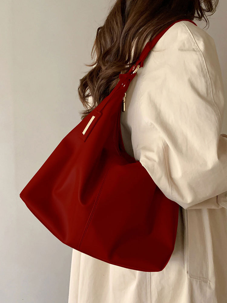 designer Red Bride Bag Retro Large Capacity Tote Bag 2025 New High-end Fashionable Single Shoulder Women's Bag Wedding Bag