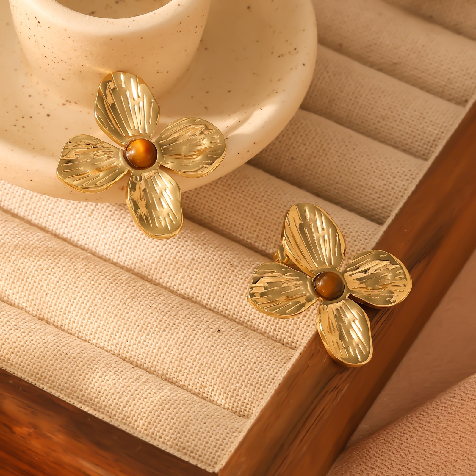 High-End Earrings Bud Jewelry Pearl French Light Exquisite Design Pendant Petal Necklace