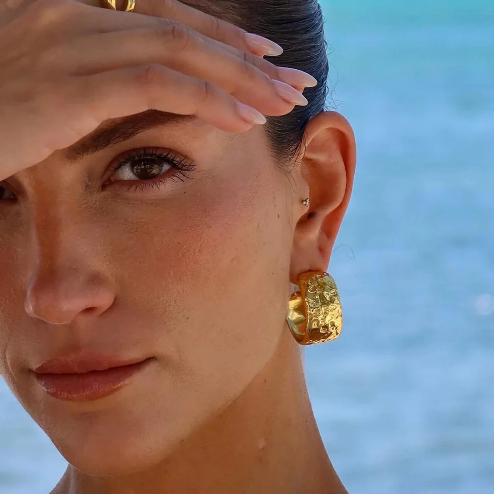 Vintage Gold Plated Hammered Hoop Earrings for Women Statement Wide C Shape Circle Earring Stainless Steel Punk Jewelry Gift 250526