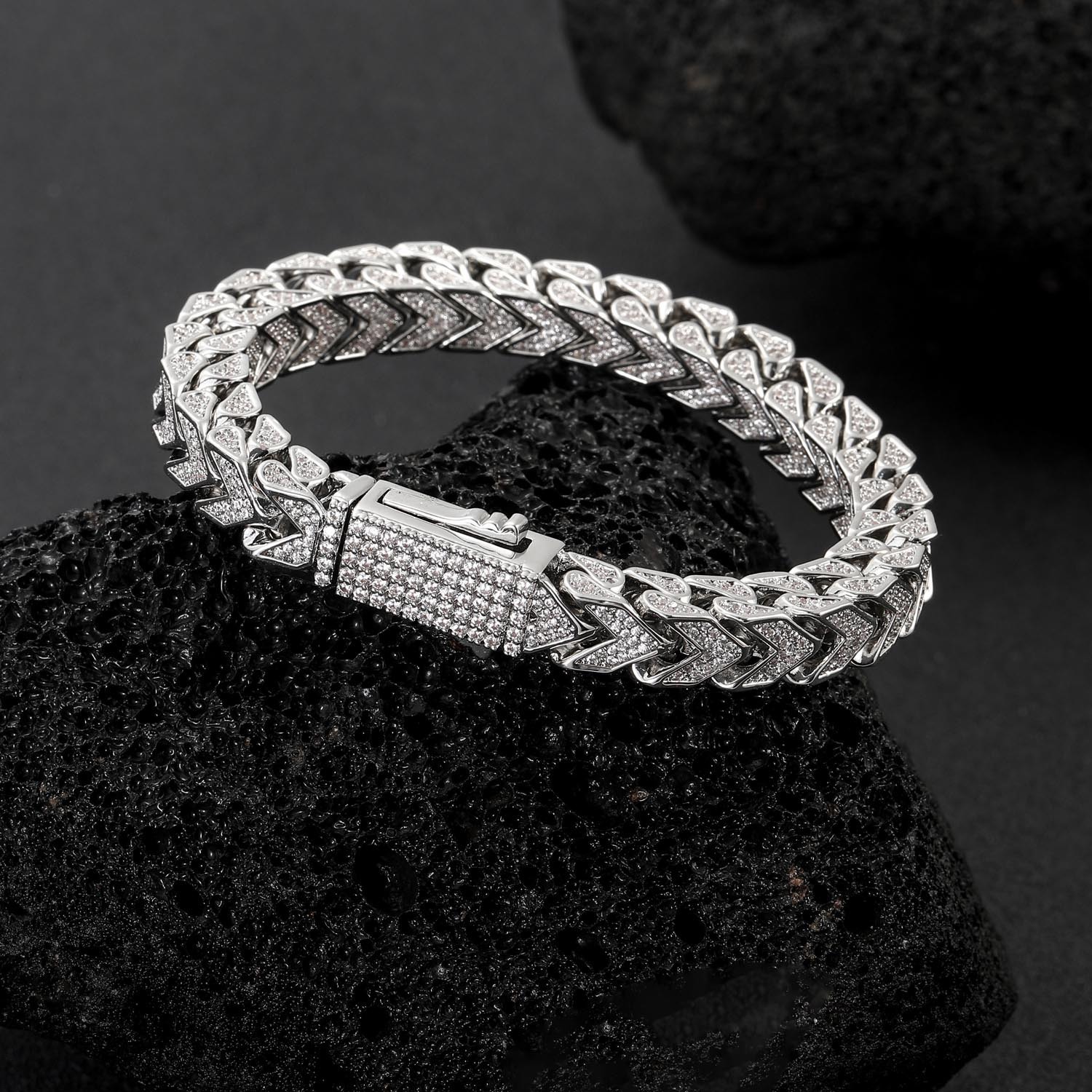 New Hip Hop Bracelet Mens 8mm V-shaped Chain Front and Back Chain 4-sided Moissanite Front and Back Pattern Mens Bracelet moissanite