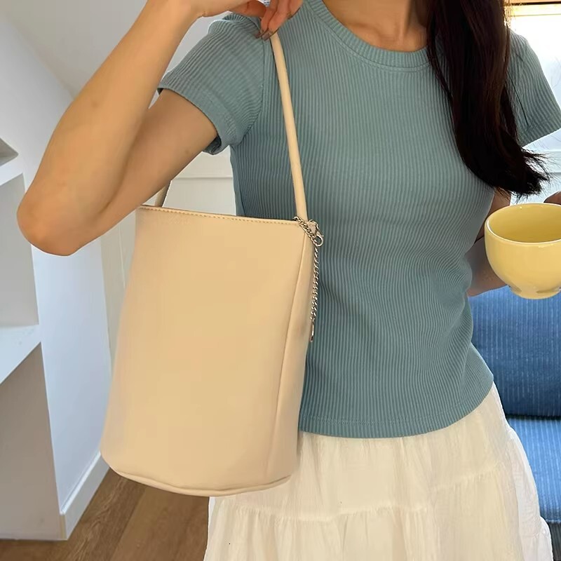 designer 2025 New Korean Niche INS Litchi Grain Soft Leather Simple Bucket Bag Fashion Versatile Shoulder Underarm Bag for Women