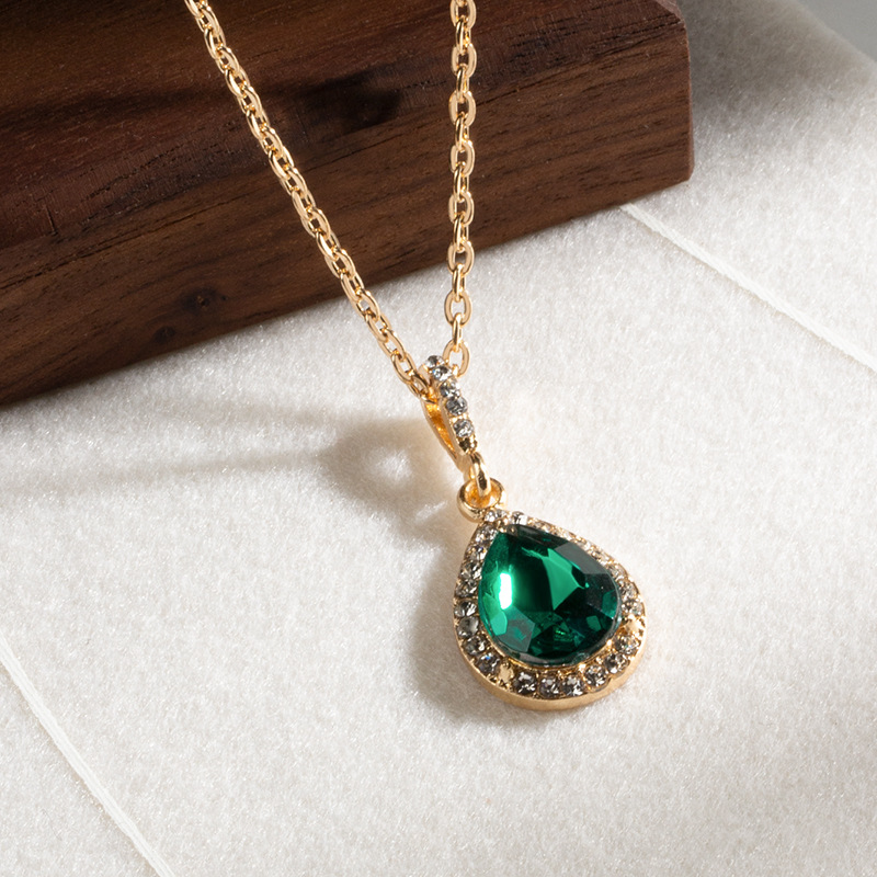 New European and American Style Vintage Collarbone Necklace with Emerald Green Drop shaped Crystal Pendant for Women