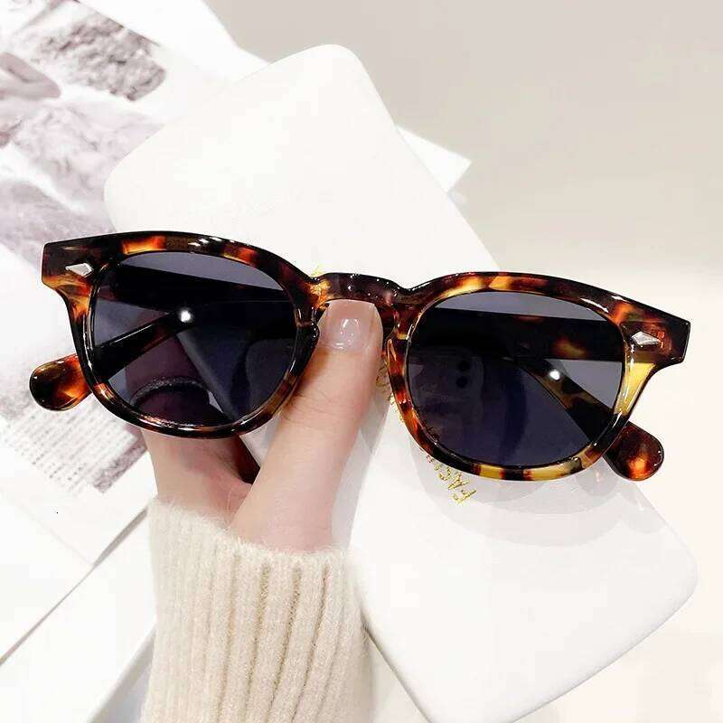 Vintage Fashion Shell Round Sunglasses Women Men 2024 Brand Design Retro Rivet Yellow Blue Lens Square Sun Glasses Female UV400 designer bag