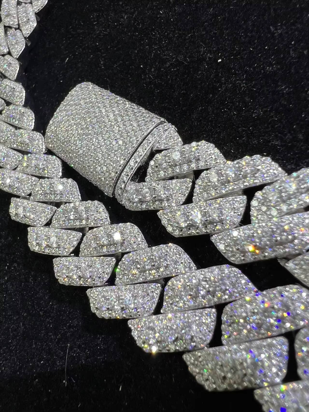 Manufacturer's high-quality 18mm Cuban necklace women's moissanite jewelry