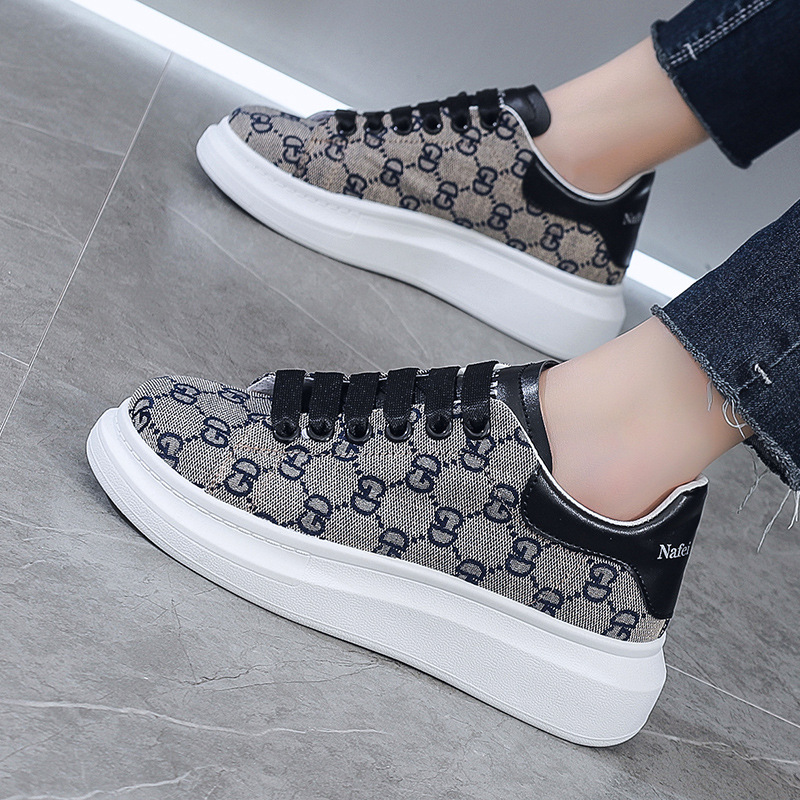 Free shipping designer men's shoes autumn and winter new fashion and trendy matching white sneakers, casual sports shoes, trendy thick-soled and 