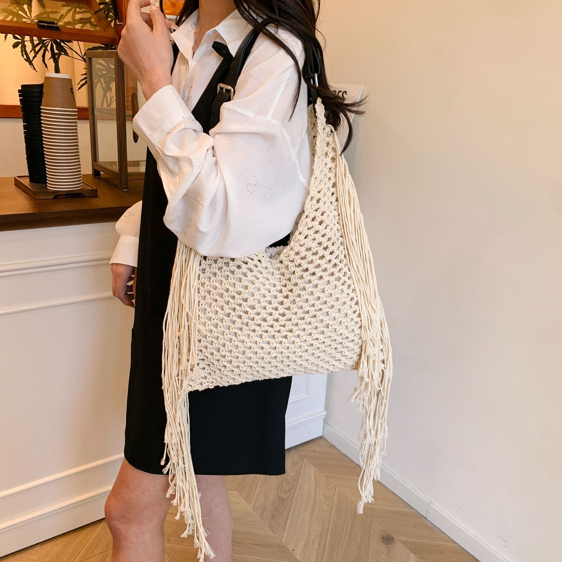 designer Vintage Tassel Bag for Women, Hollow Handwoven Beach Bag, New Commuter Shoulder Versatile Tote Bag