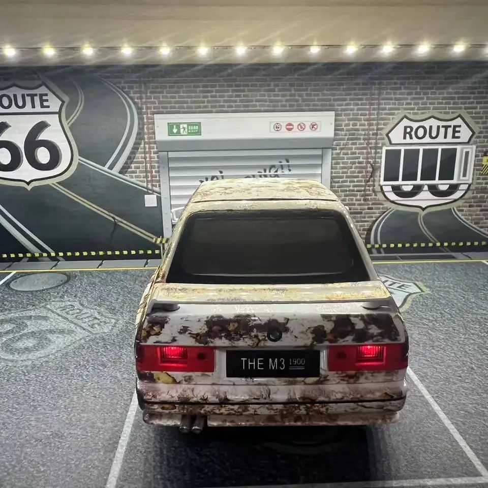 1 24 1988 M3 E30 Rust Damaged Version Alloy Sports Car Model Diecasts Metal Classic Vehicles Car Model Sound Light Kids Toy Gift Z250602