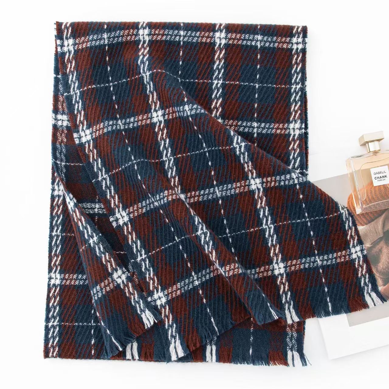T868100% wool scarf high-end men and women all-match thick retro winter red pattern splicing scarf