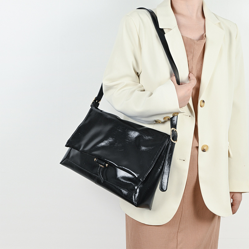 designer Korean Style Bag 2025 New High-End Soft Leather Texture Underarm Commuter Bag Large Capacity Shoulder Messenger Bag