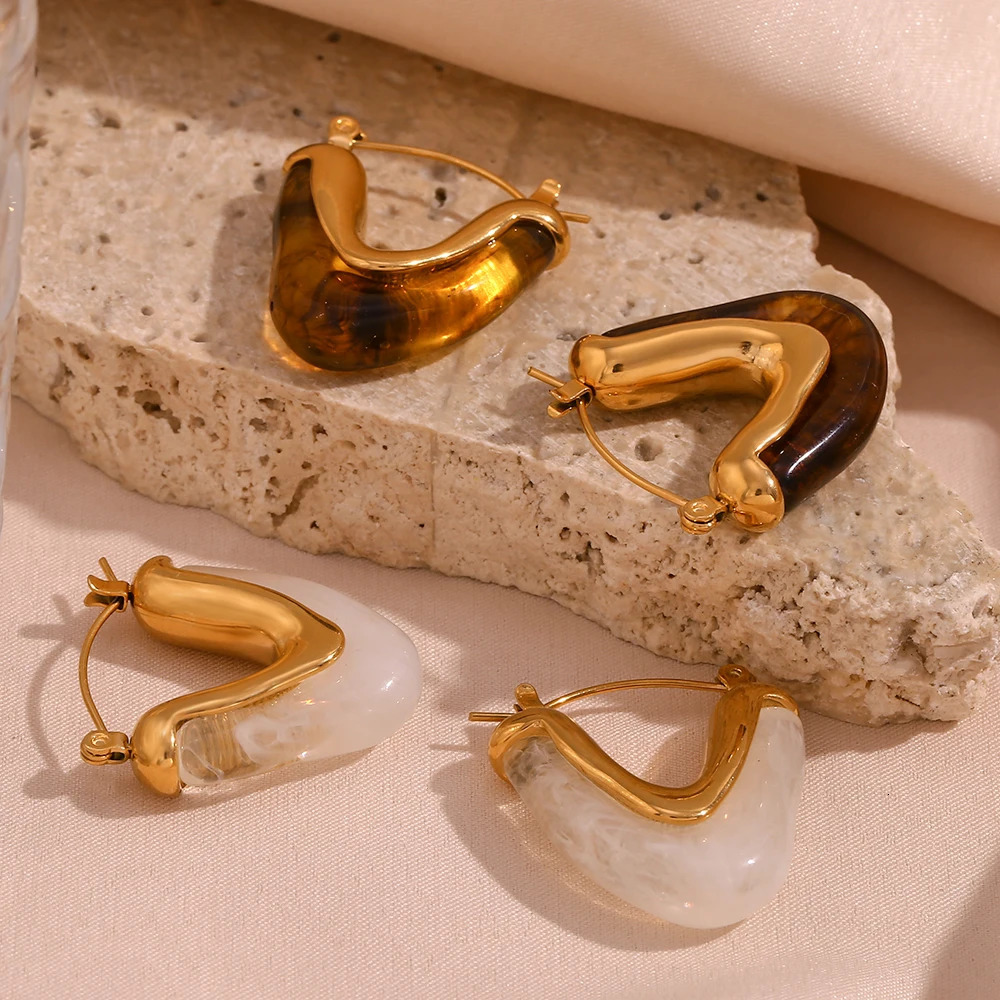 Ins Blogger Style Fashion Textured Acrylic Amber Green White Gold Plated Steel V Shape Hoop Earrings zielone kolczyki damskie 250526