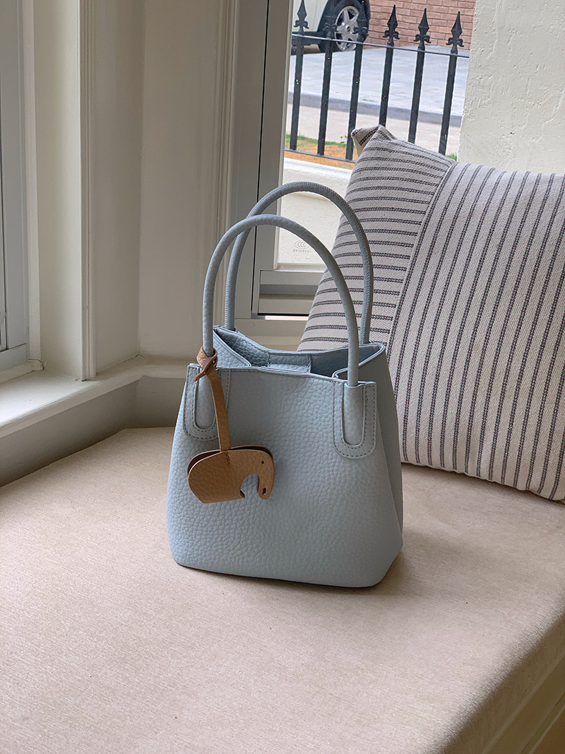 designer High-Quality Texture Large Capacity Bucket Bag for Women New 2025 Summer Niche High-End Lazy Commuter Shoulder Crossbody Bag