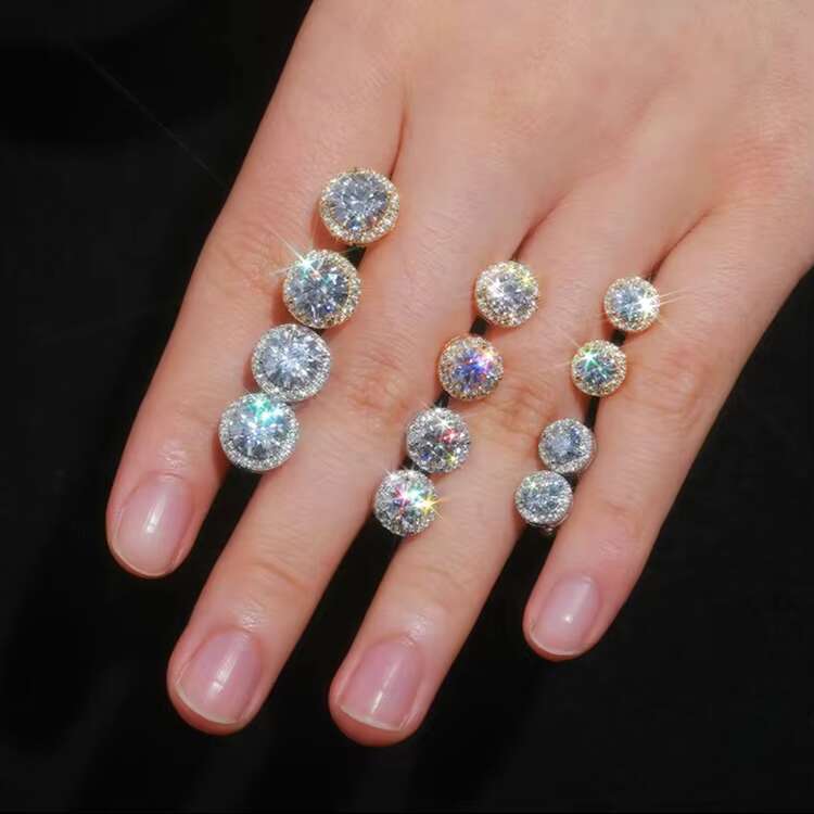 Popular 925 Sterling Silver 1ct Moissanite Diamond Classic Four Claw Threaded Male and Female Stud Earrings