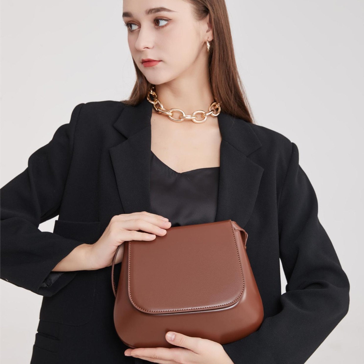 designer Vintage Saddle Bag for Women, Crossbody Bag 2025 New Style, High-end Versatile Shoulder Small Square Bag, Niche Design Chestnut Bag