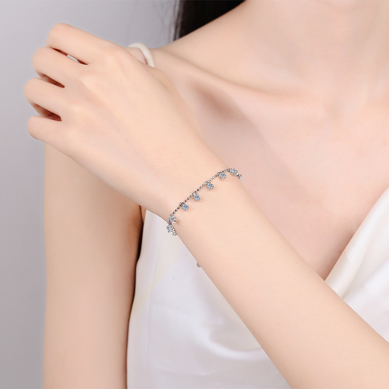 925 Sterling Silver Moissanite Heart Bracelet, Platinum Plated Adjustable Elegant Bracelet for Everyday Luxury